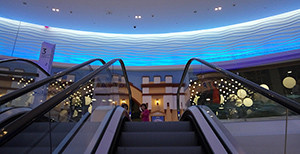 Отделка фриза панелями Duna horizontal в ТРЦ Ривьера