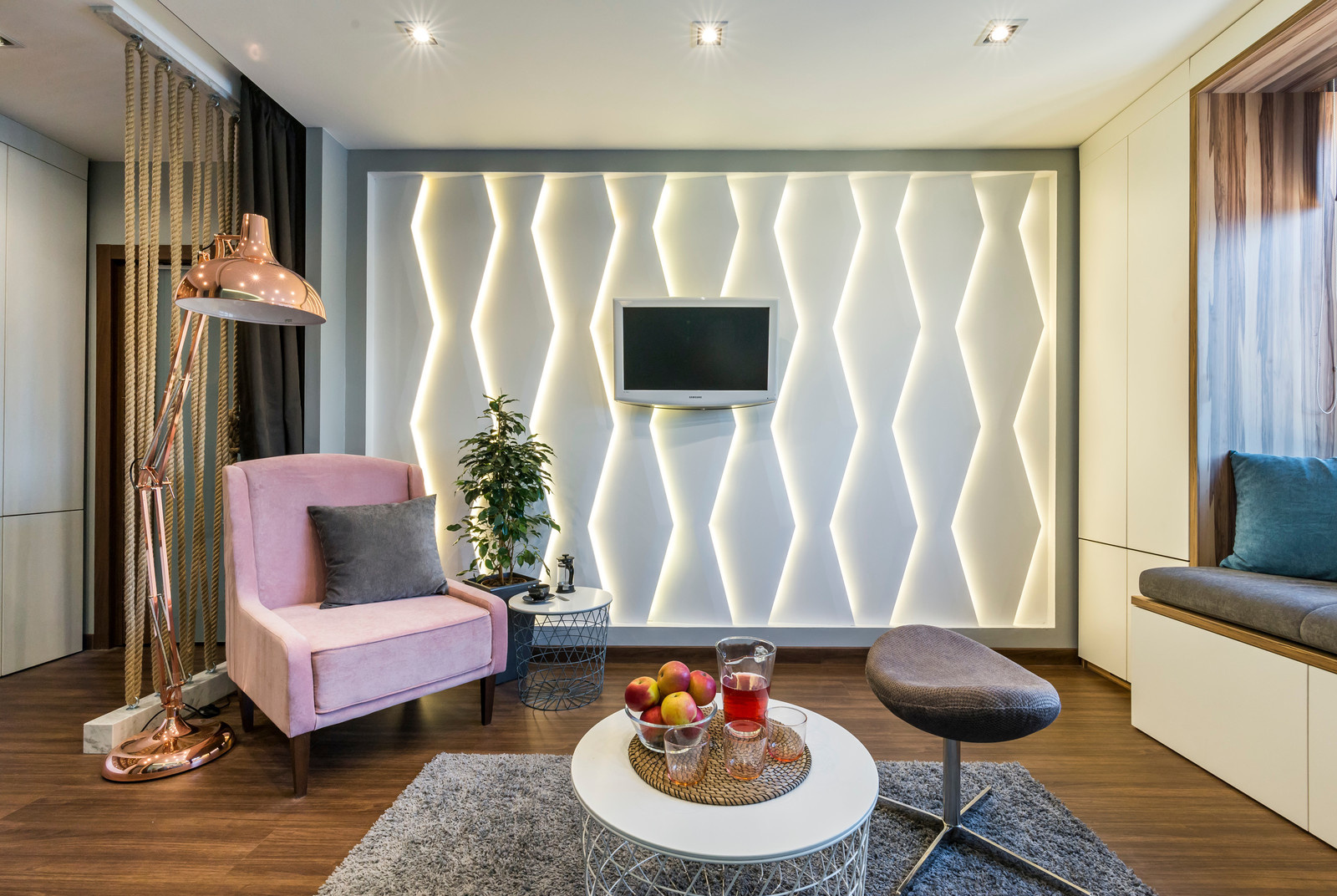 Световая панель Synthes в программе Школа ремонта