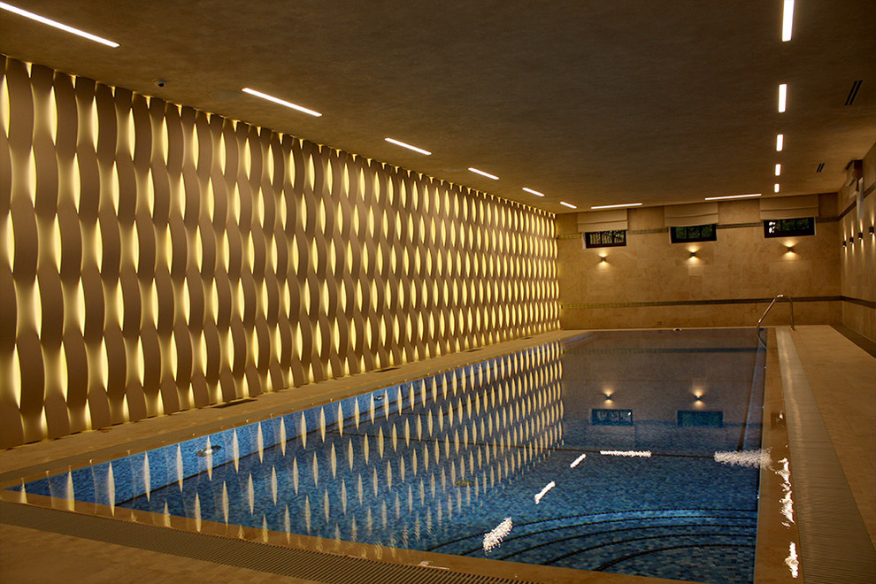 Несколько примеров использования световых панелей в интерьерах частных бассейнов