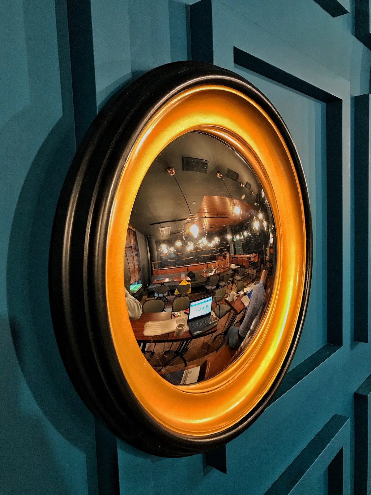 Сферическое зеркало для интерьера