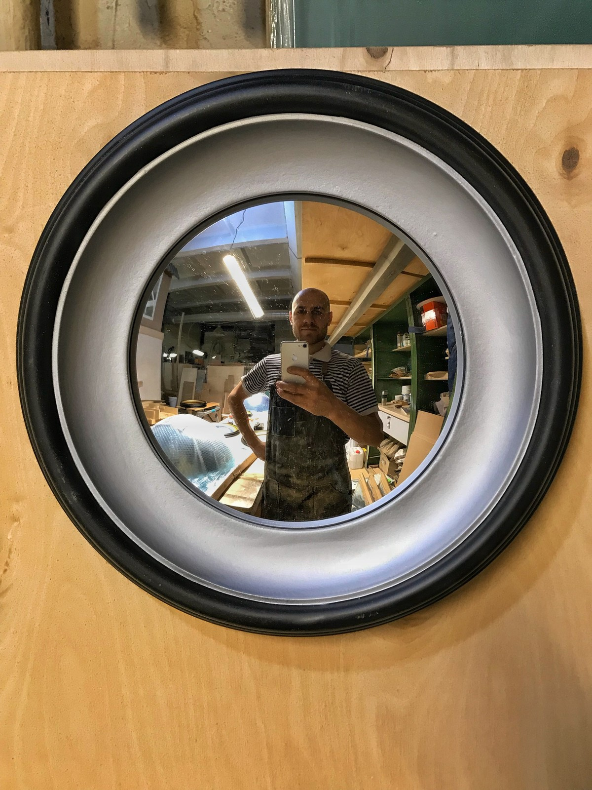 Сферическое зеркало для интерьера