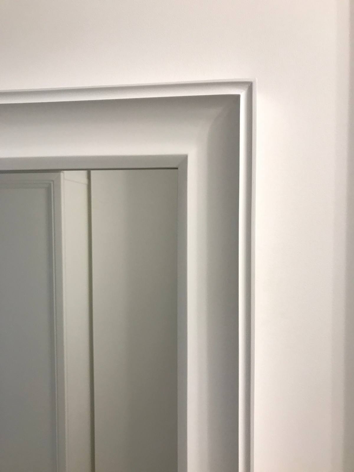 Обложка проекта: Зеркало настенное в белой раме