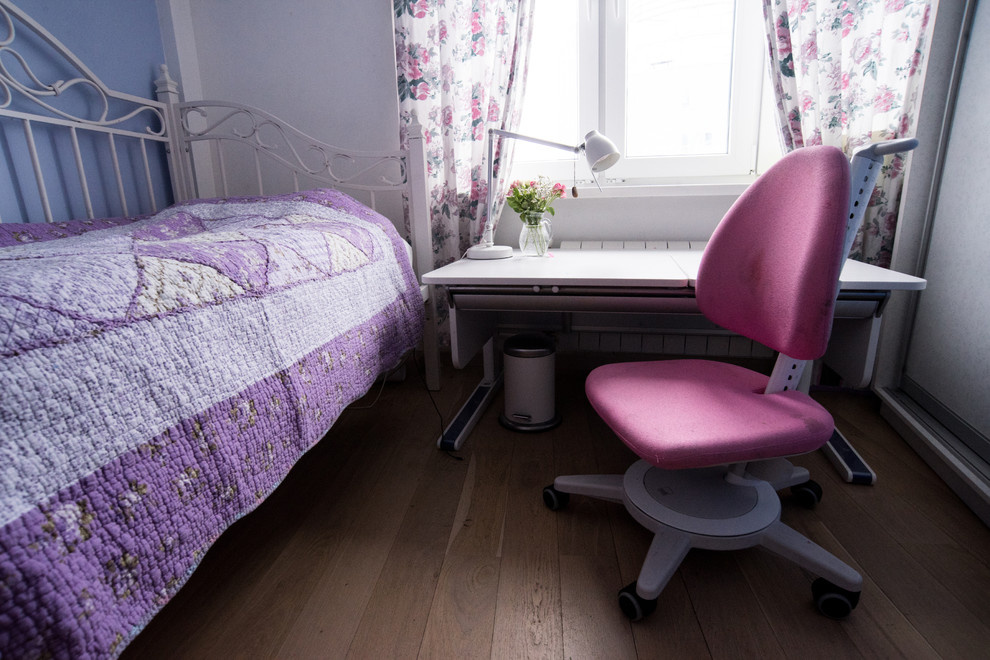 Перепланировка квартиры с радиальной фасадной стеной, авторская мозаика.