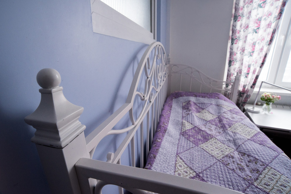 Перепланировка квартиры с радиальной фасадной стеной, авторская мозаика.