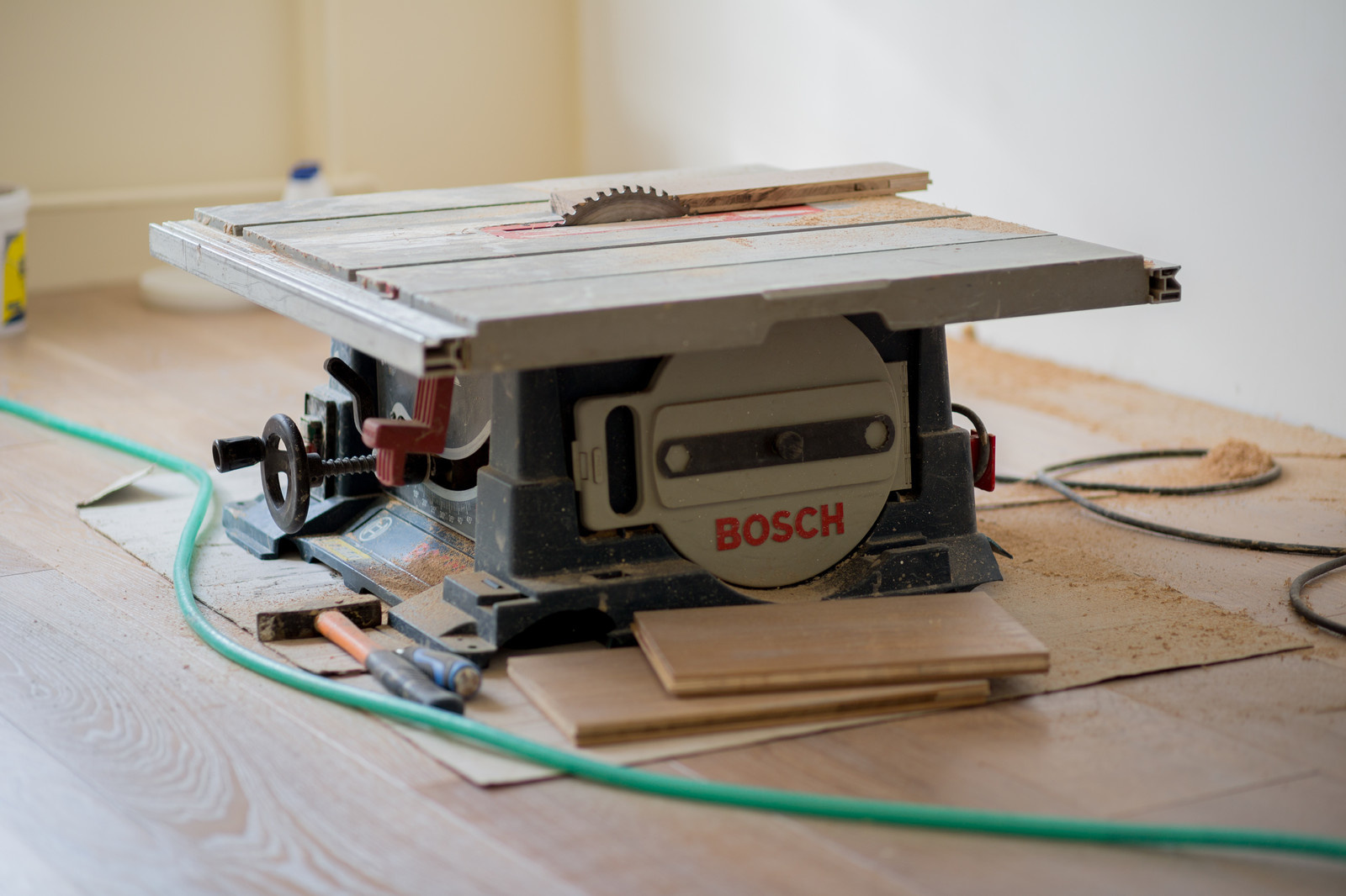 Укладка паркета на Композиторов, 12.