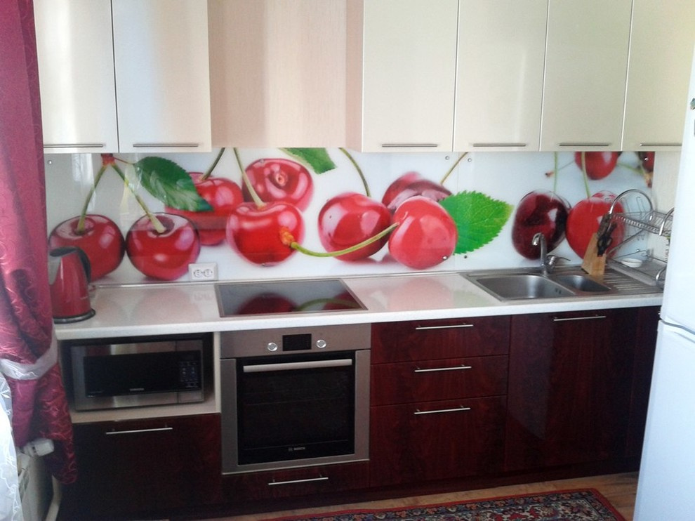 Кухонные фартуки из стекла