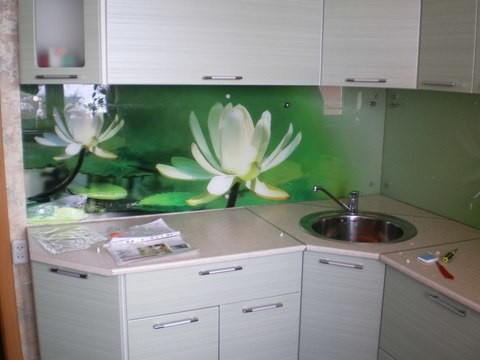 Кухонные фартуки из стекла