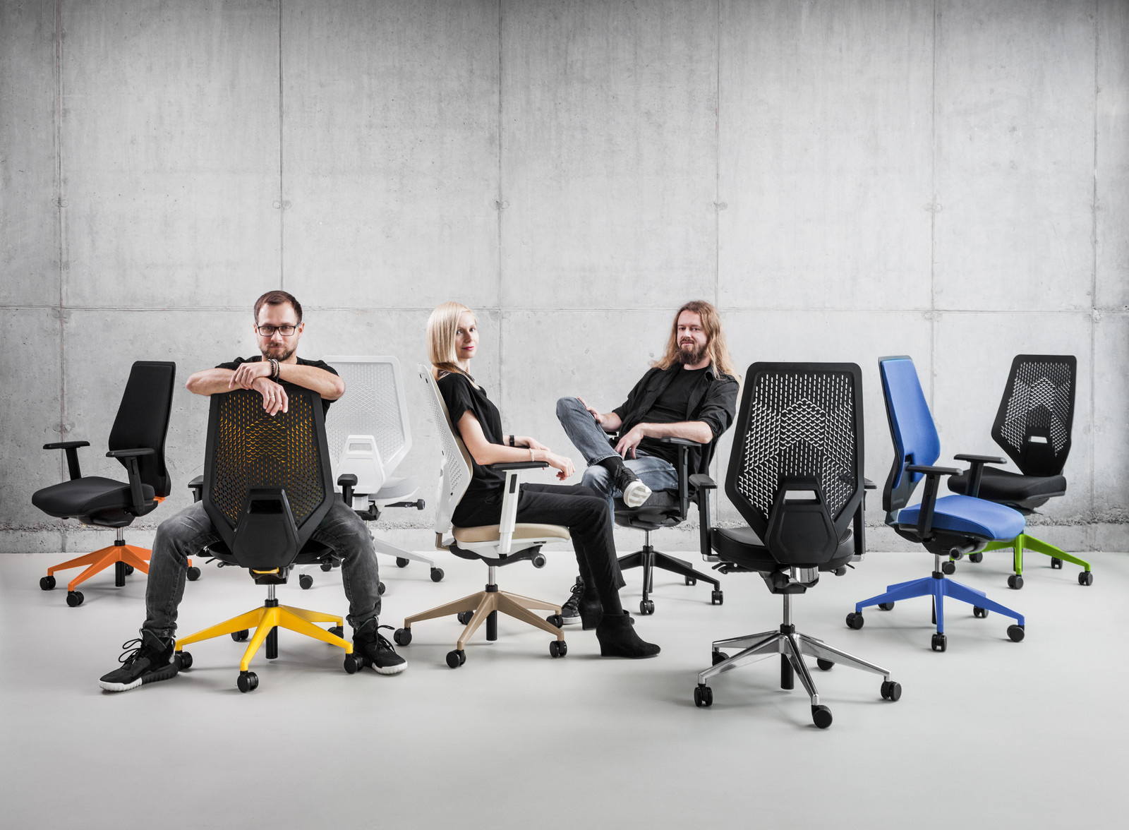 Кресла компьютерные  дизайнерские эргономичные ортопедические для работы дома.