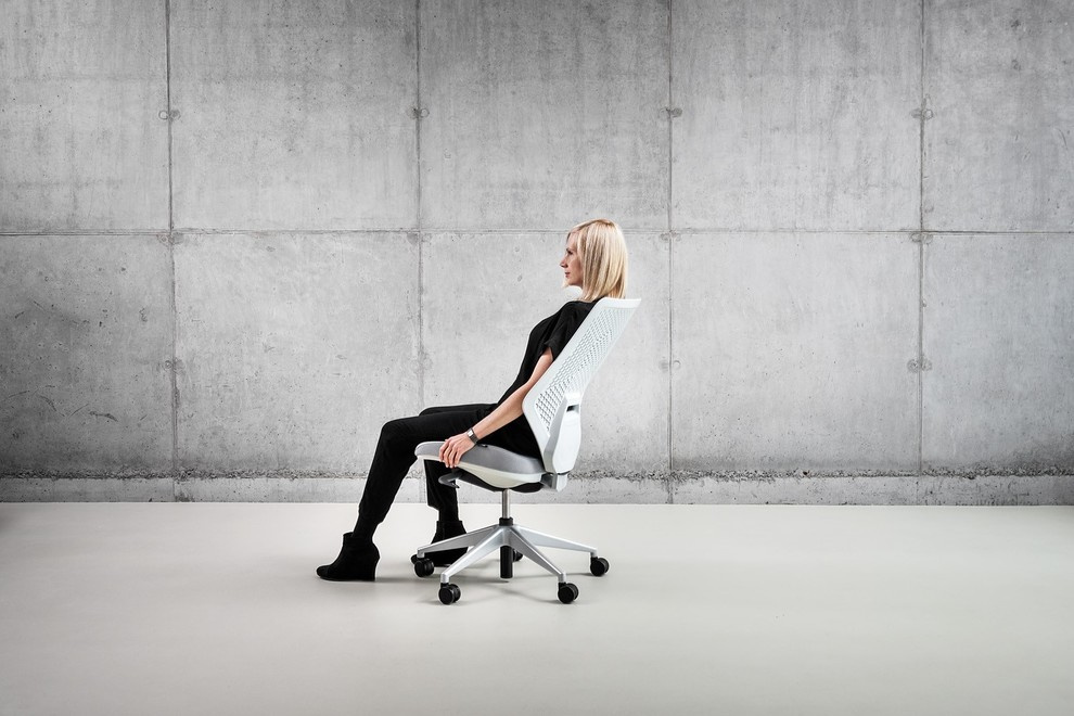 Кресла компьютерные  дизайнерские эргономичные ортопедические для работы дома.