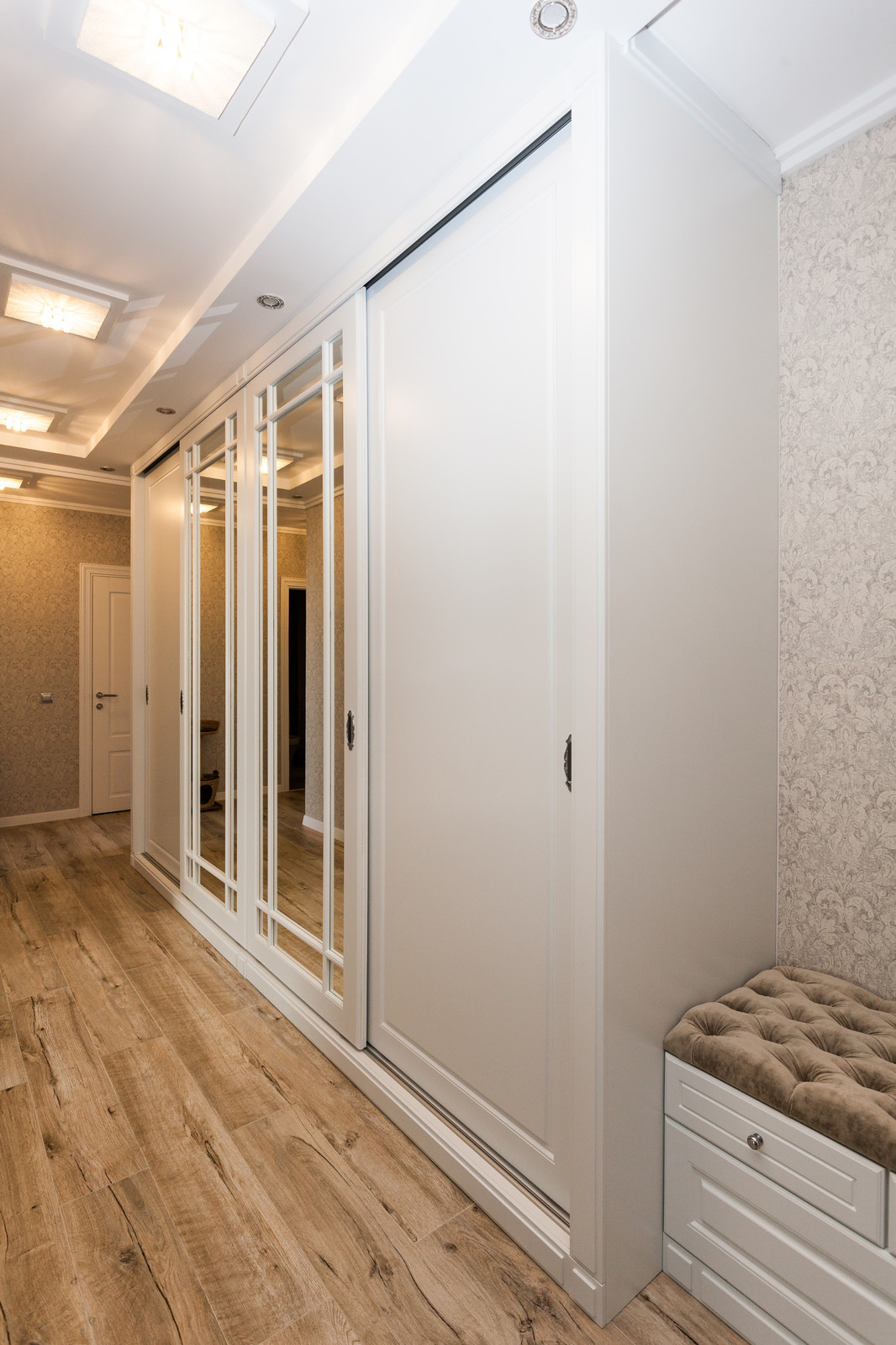 Огромный шкаф купе для прихожей