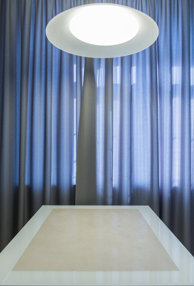 Частная квартира для него