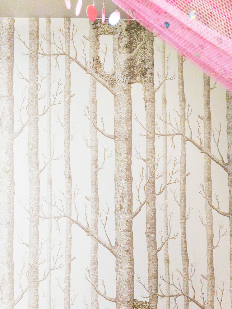 Роспись по бумажным обоям