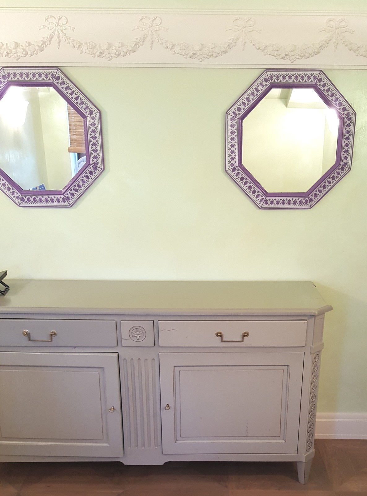 Настенное зеркало BountyHome