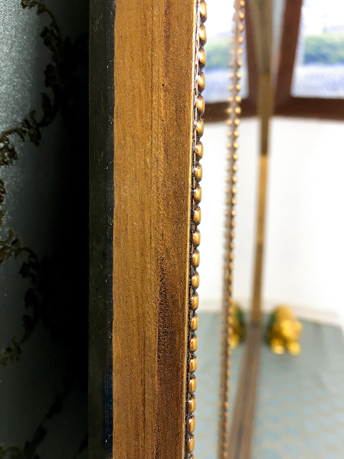 Настенное зеркало BountyHome