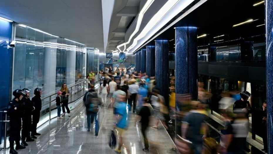 Метро Новокрестовская