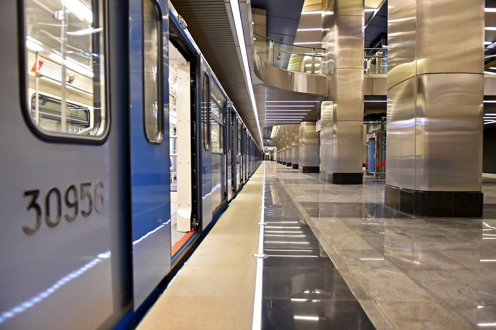 Метро Новокрестовская