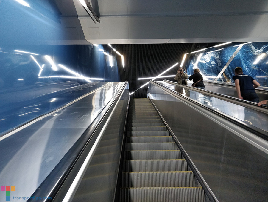 Метро Новокрестовская