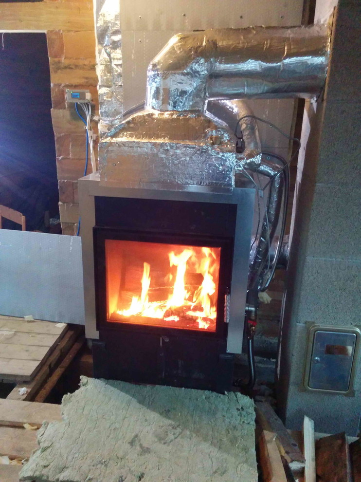 Каминная топка Hoxter c водным контуром в частном доме