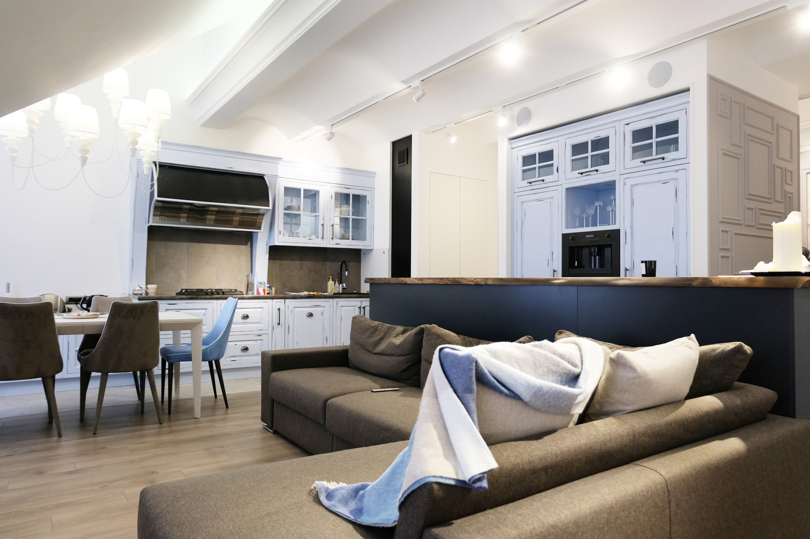 Ты одна на белом свете. Кухня в центре Нижнего Новгорода.