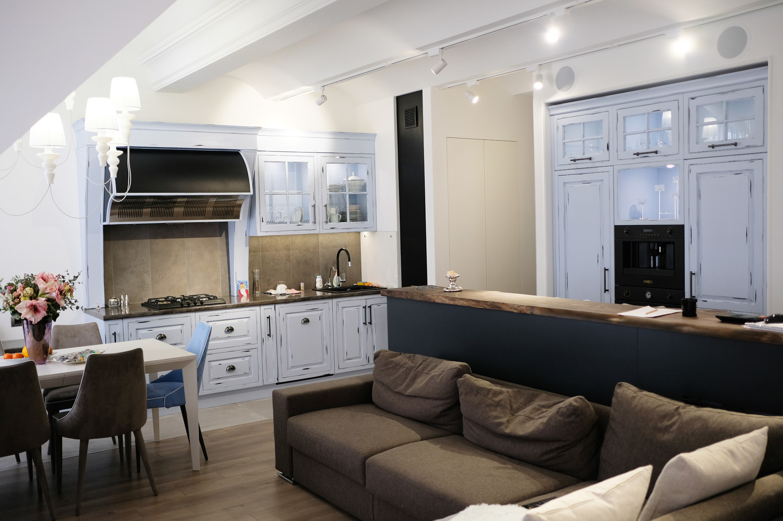 Ты одна на белом свете. Кухня в центре Нижнего Новгорода.