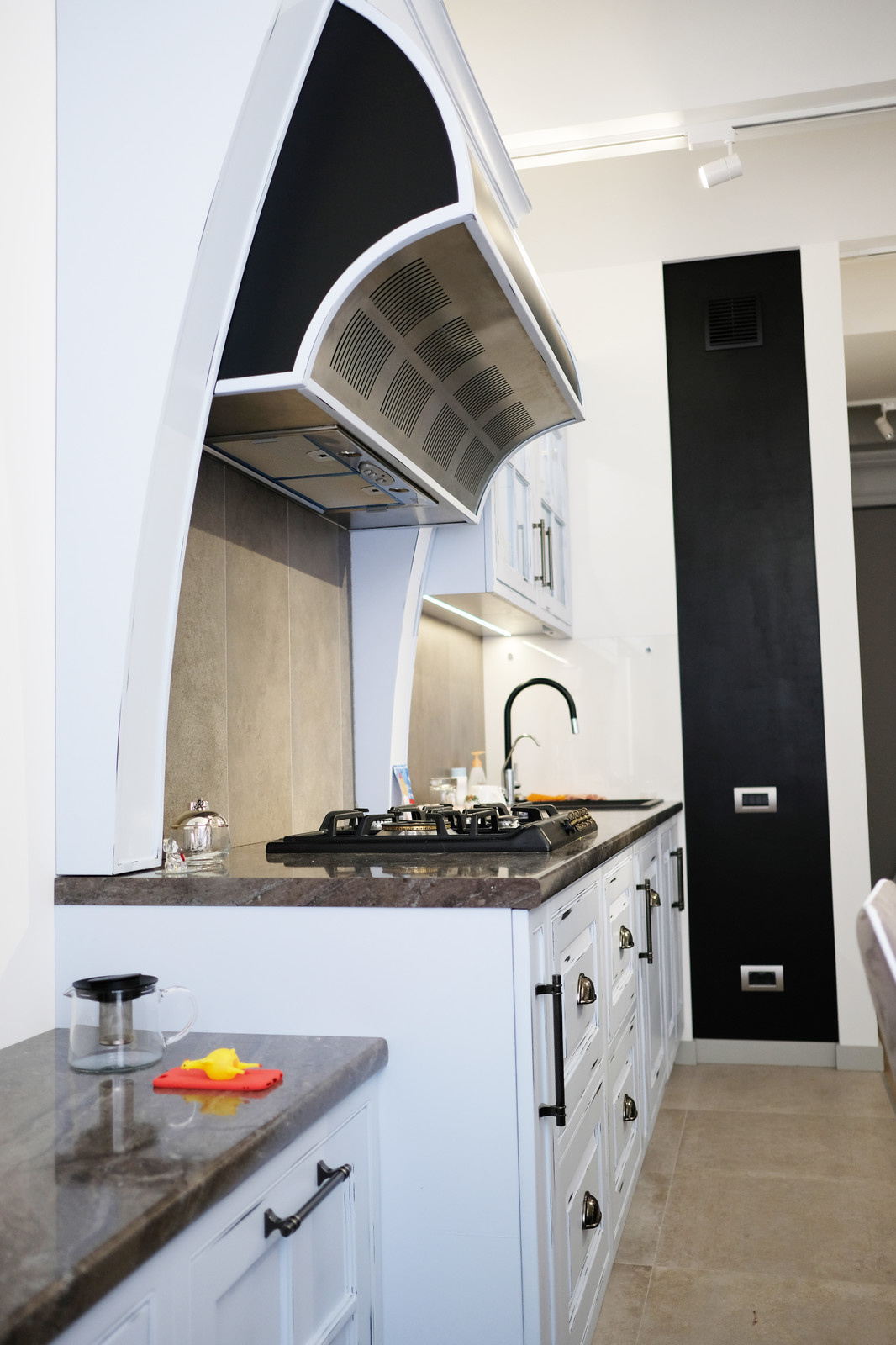 Ты одна на белом свете. Кухня в центре Нижнего Новгорода.