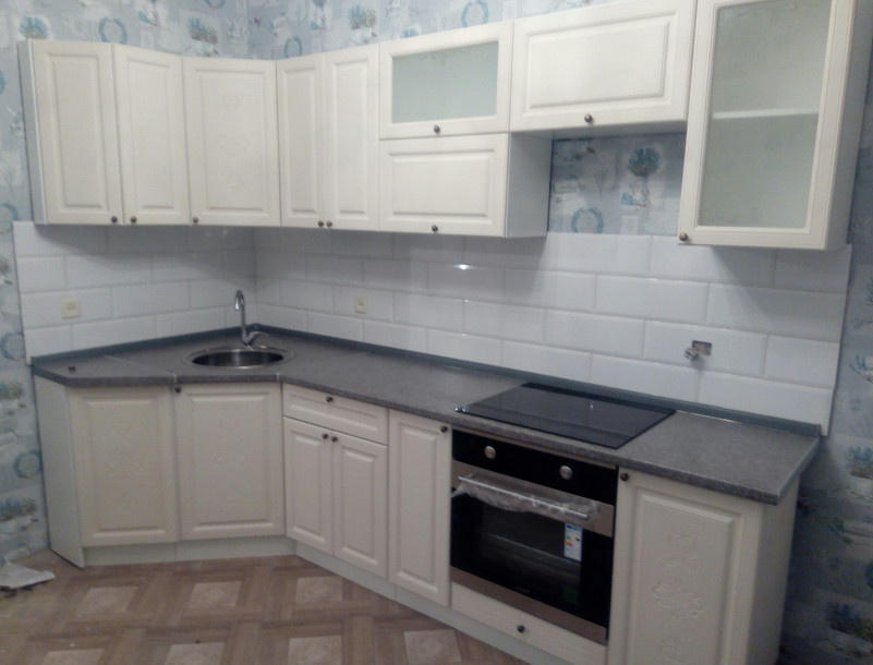 Сборка разных кухонных гарнитуров.