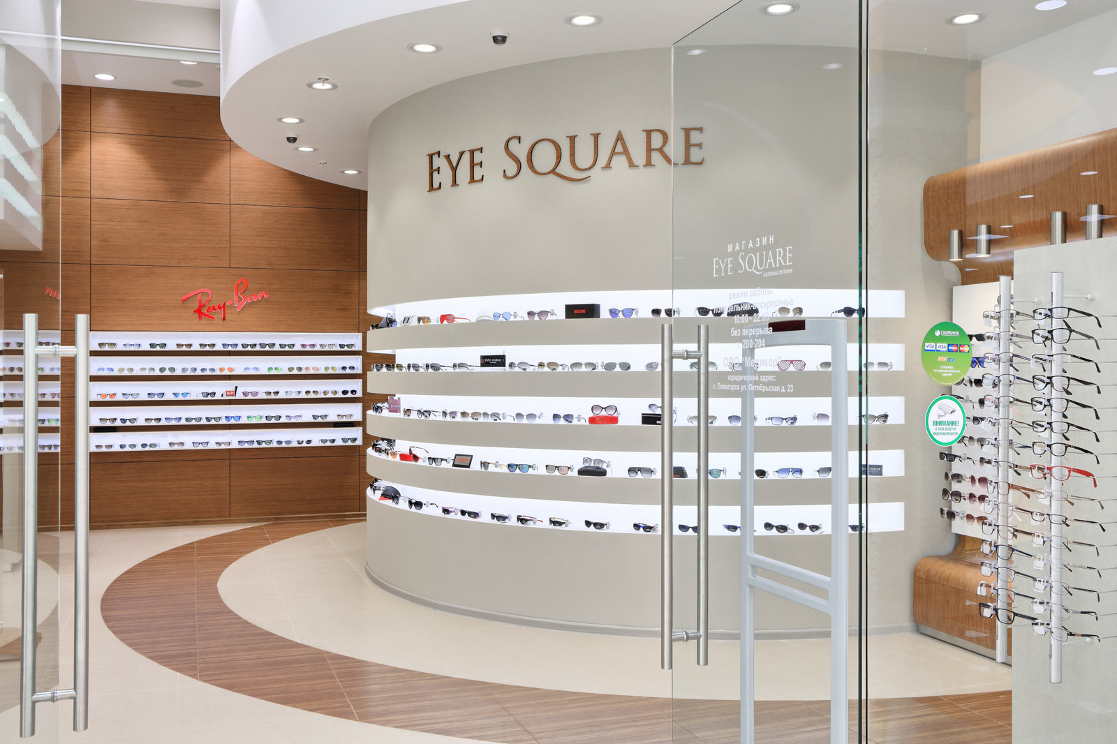 Интерьерная съемка для салона оптики EYE SQUARE.
