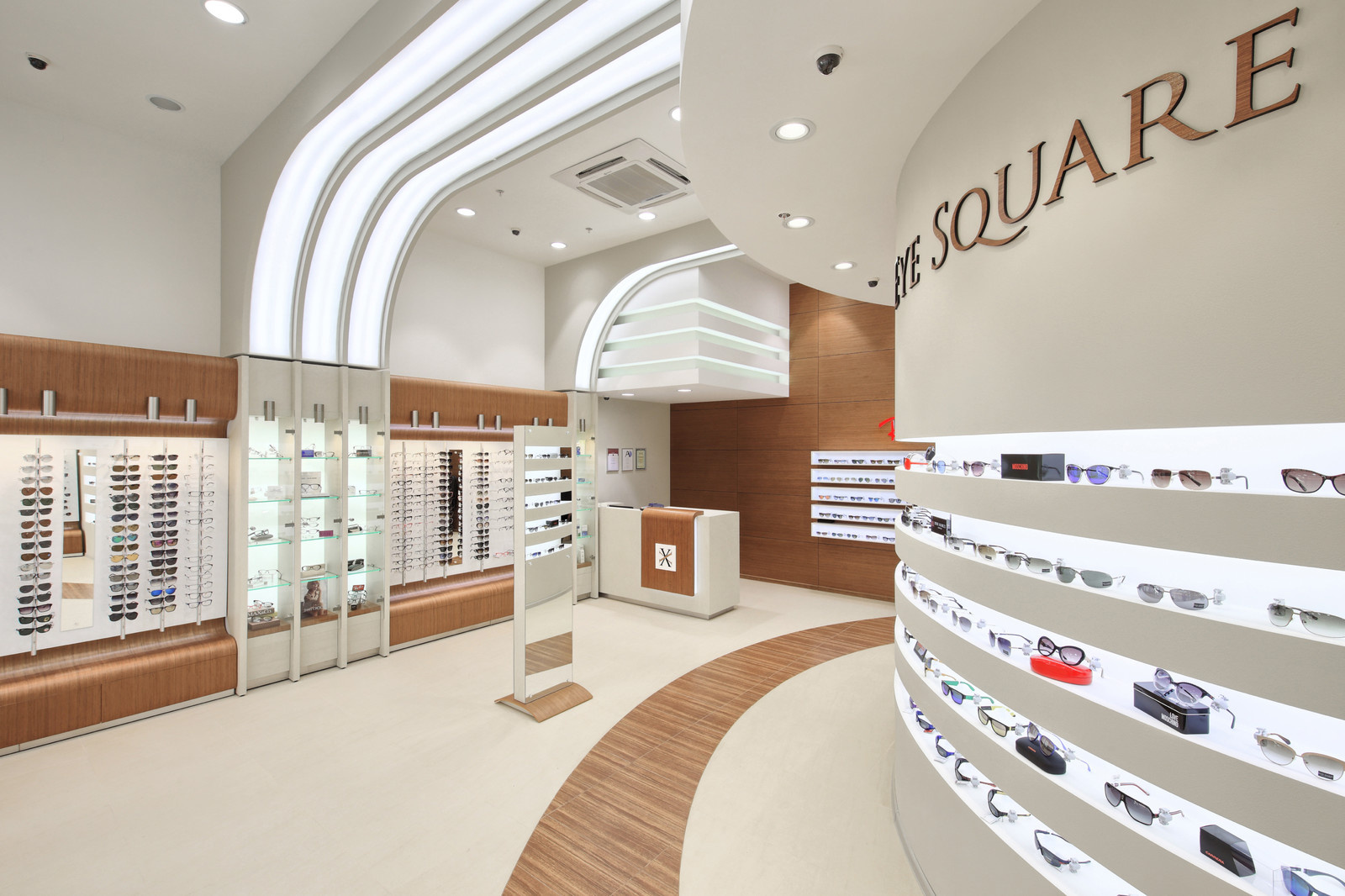 Интерьерная фотосъемка для салона оптики EYE SQUARE.