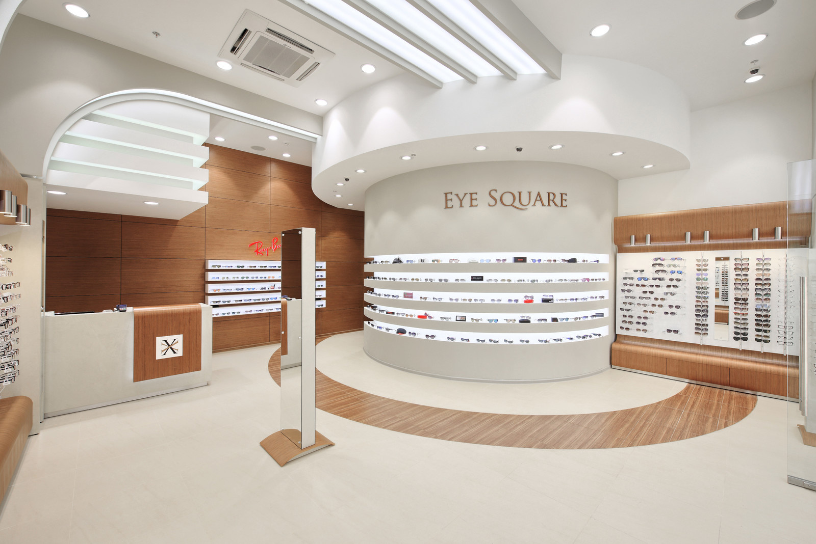 Интерьерная съемка для салона оптики EYE SQUARE.