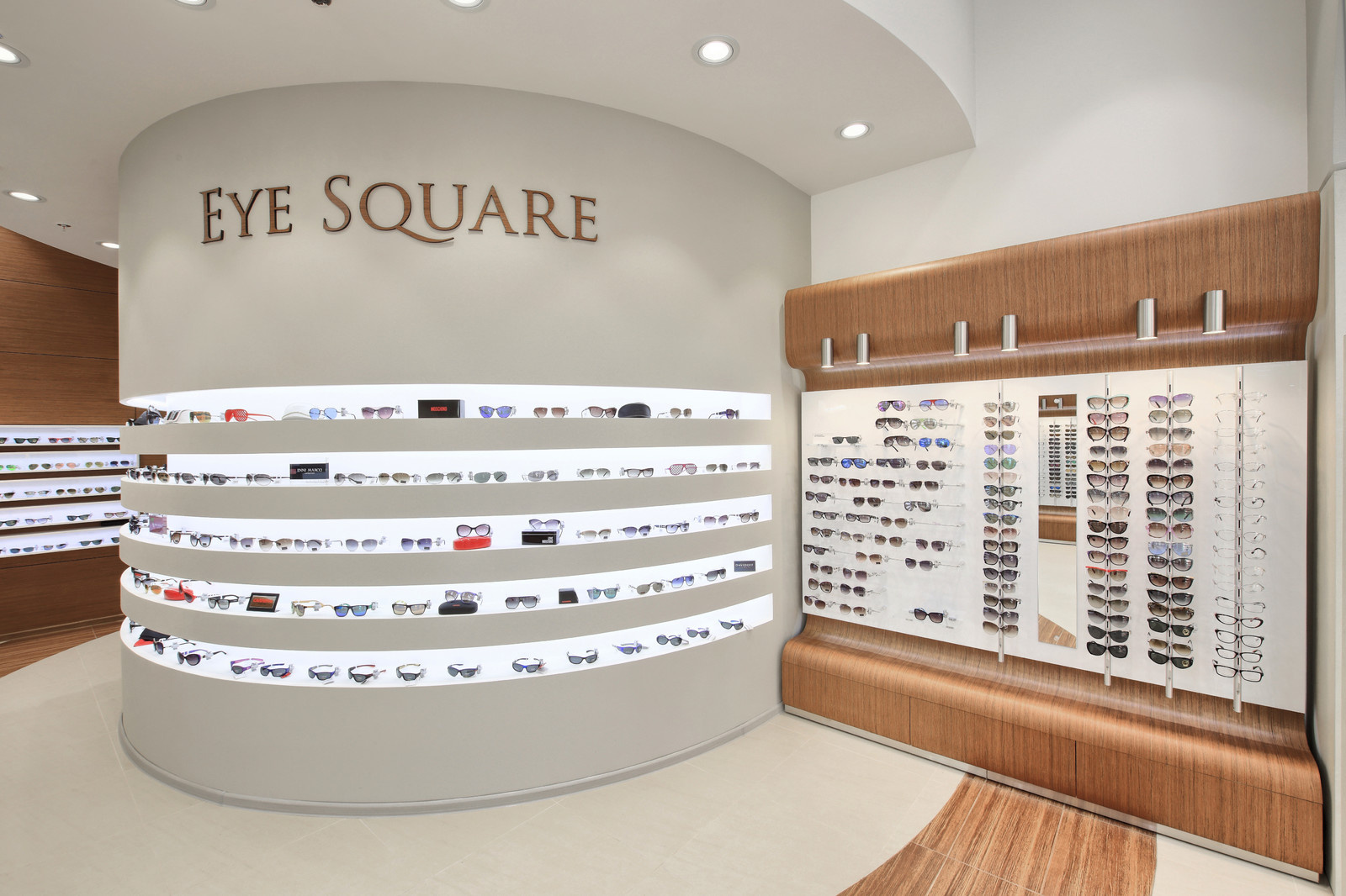 Обложка проекта: Интерьерная съемка для салона оптики EYE SQUARE.