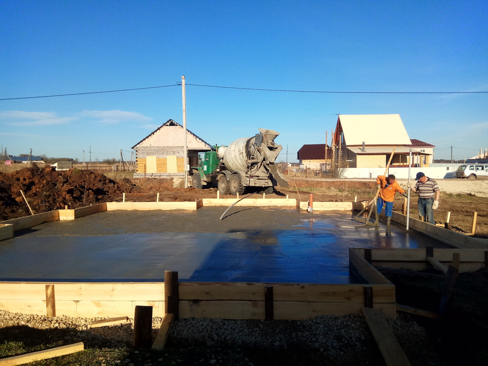 Строительство дома из газоблока на монолитной плите