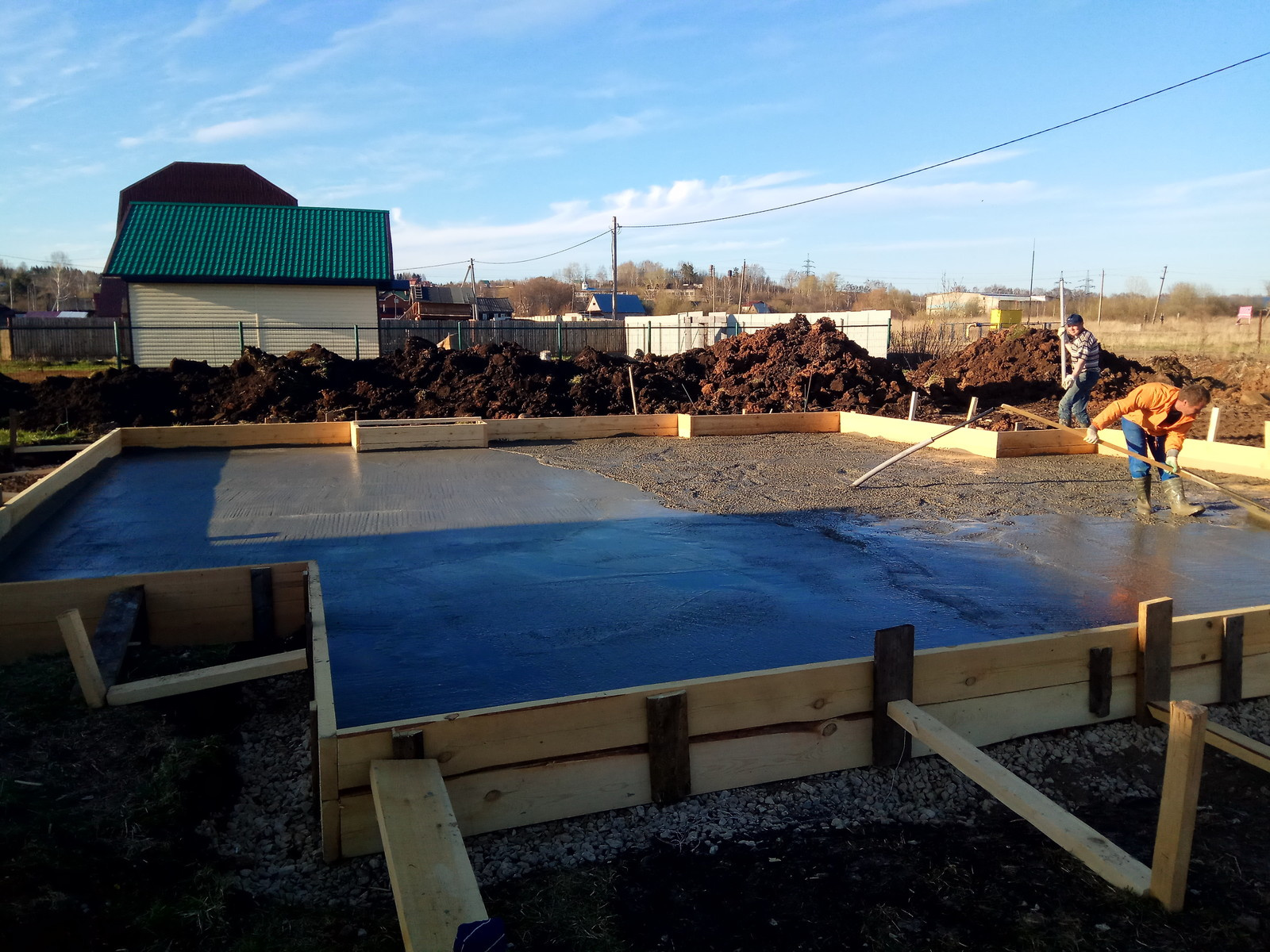 Строительство дома из газоблока на монолитной плите