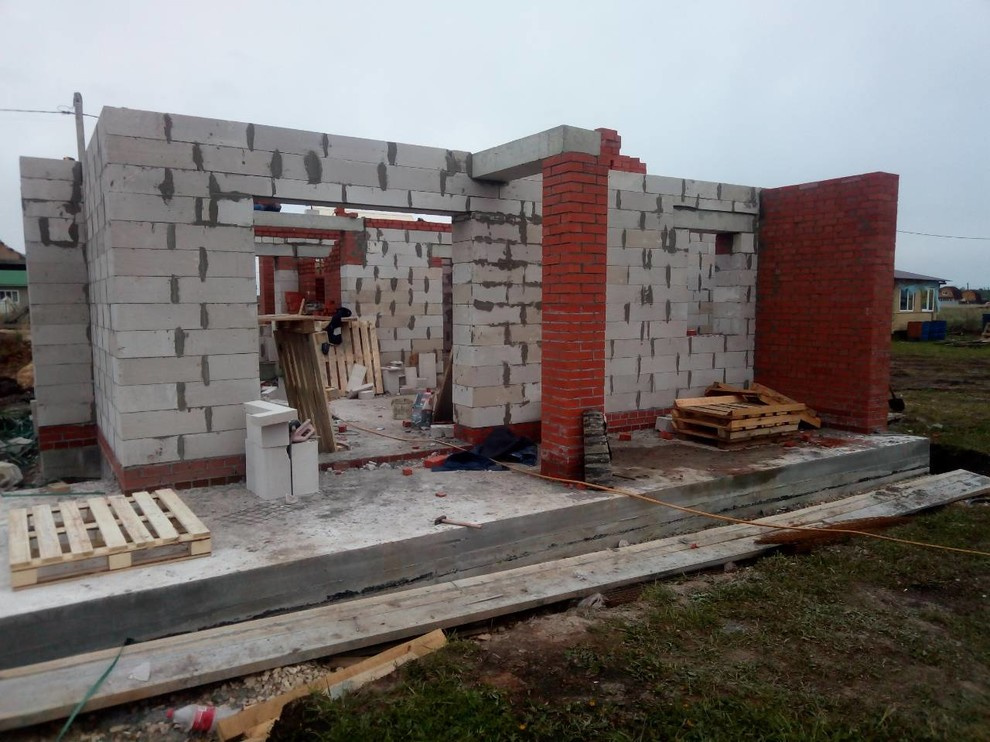 Строительство дома из газоблока на монолитной плите