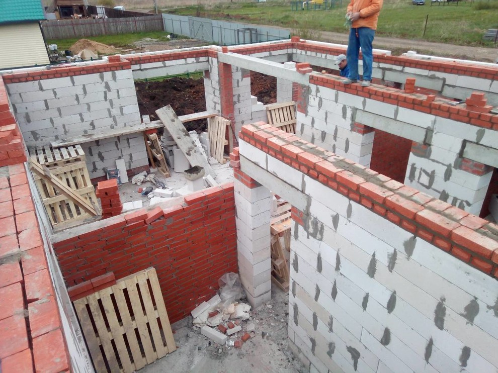 Строительство дома из газоблока на монолитной плите