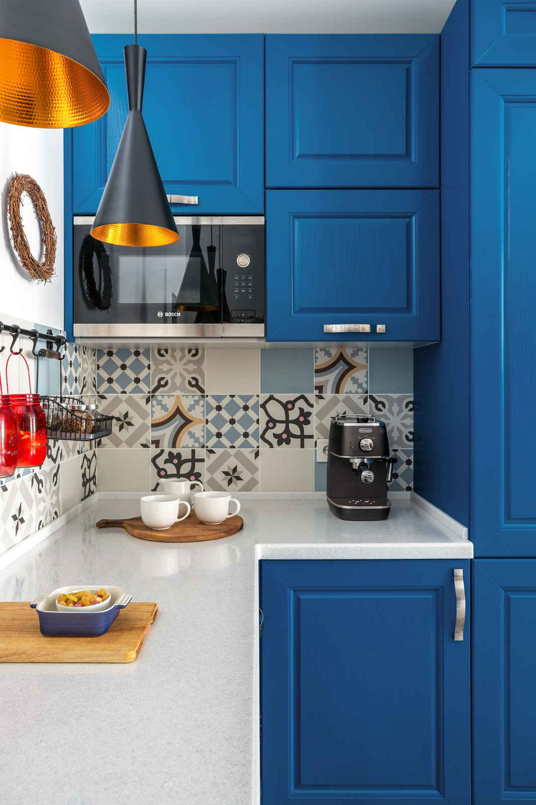 Есть решение: 9 вариантов, где проходная кухня рядом с коридором