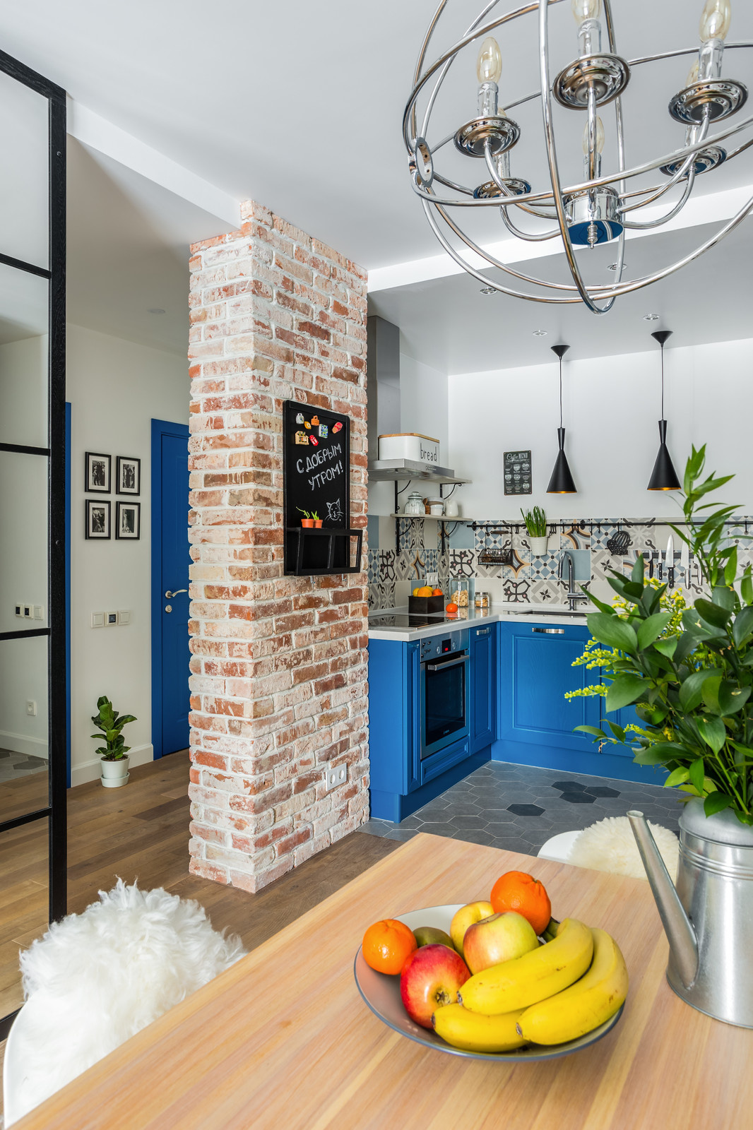 Есть решение: 9 вариантов, где проходная кухня рядом с коридором