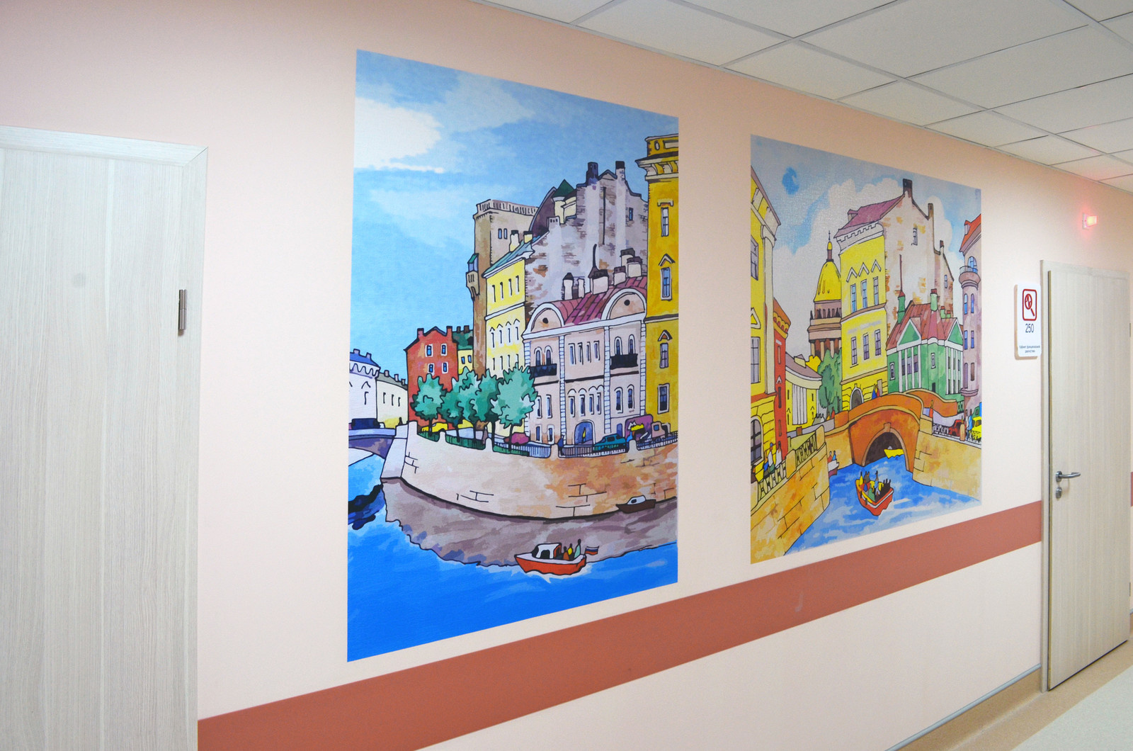 Оформление фрагментарными фотообоями коридора центра им. В.А. Алмазова