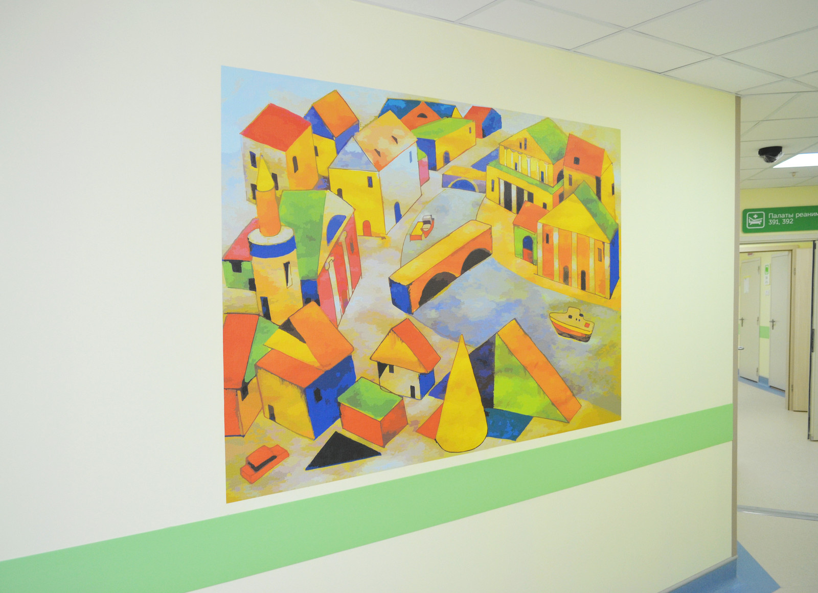 Оформление фрагментарными фотообоями коридора центра им. В.А. Алмазова