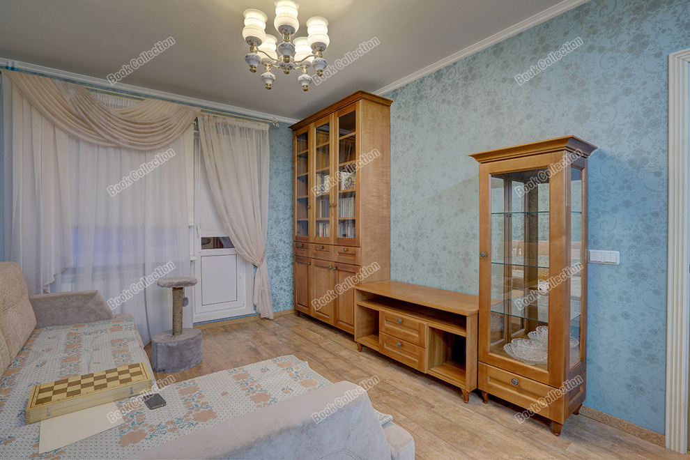 Книжный шкаф с витриной и тумбой из массива