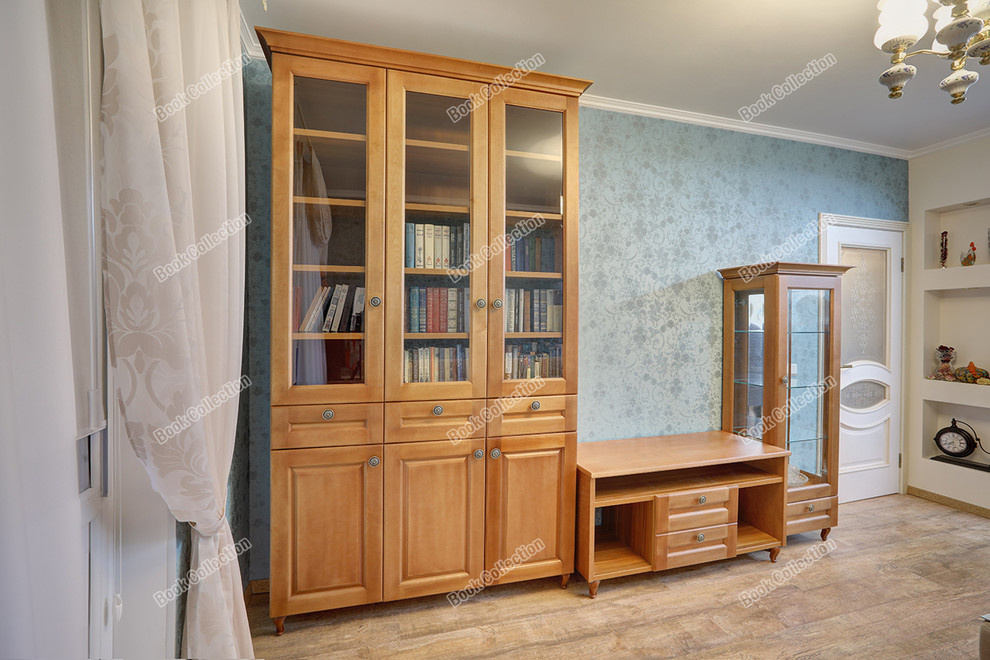 Книжный шкаф с витриной и тумбой из массива