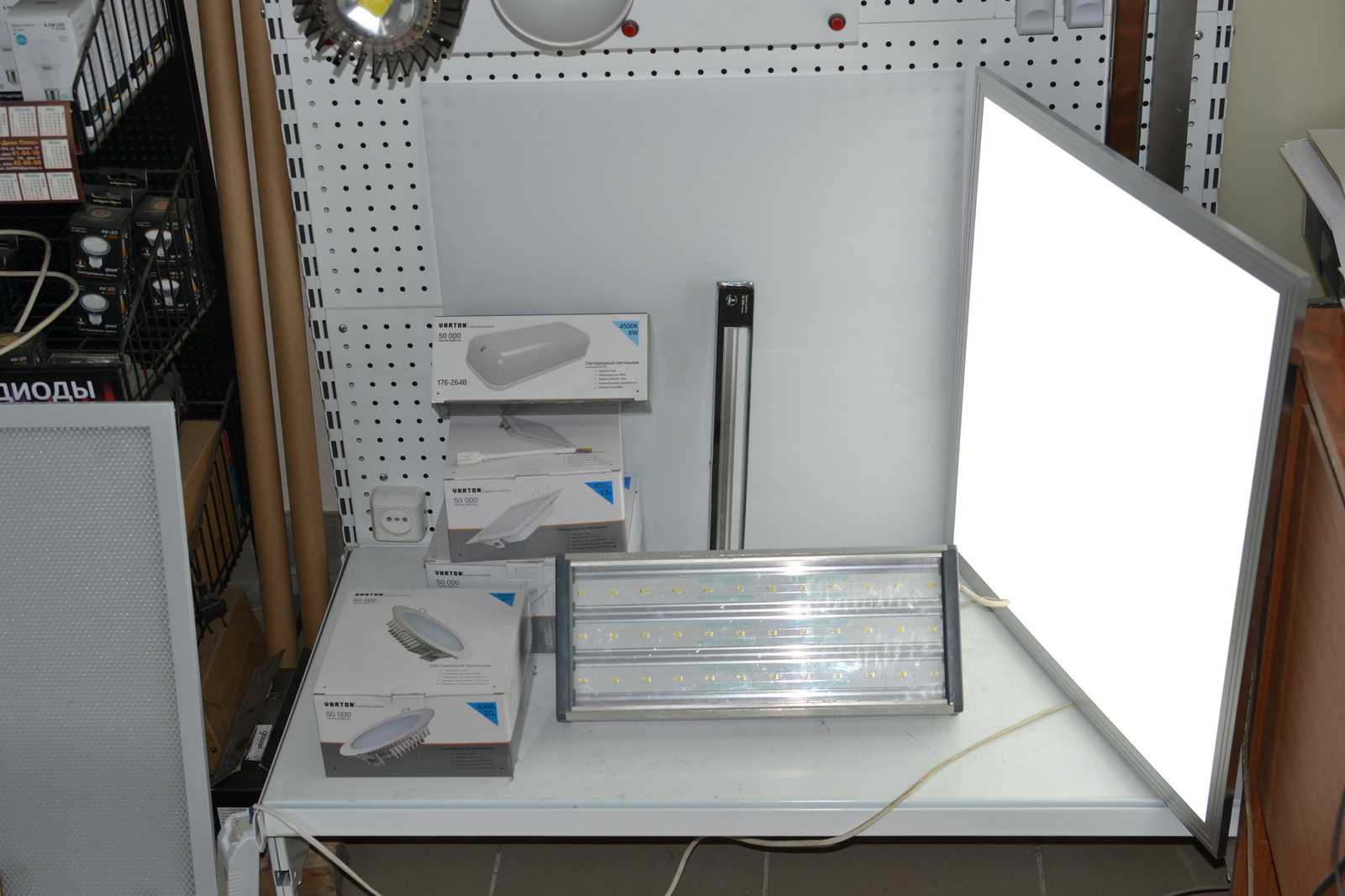 Светодиодные лампы и светильники