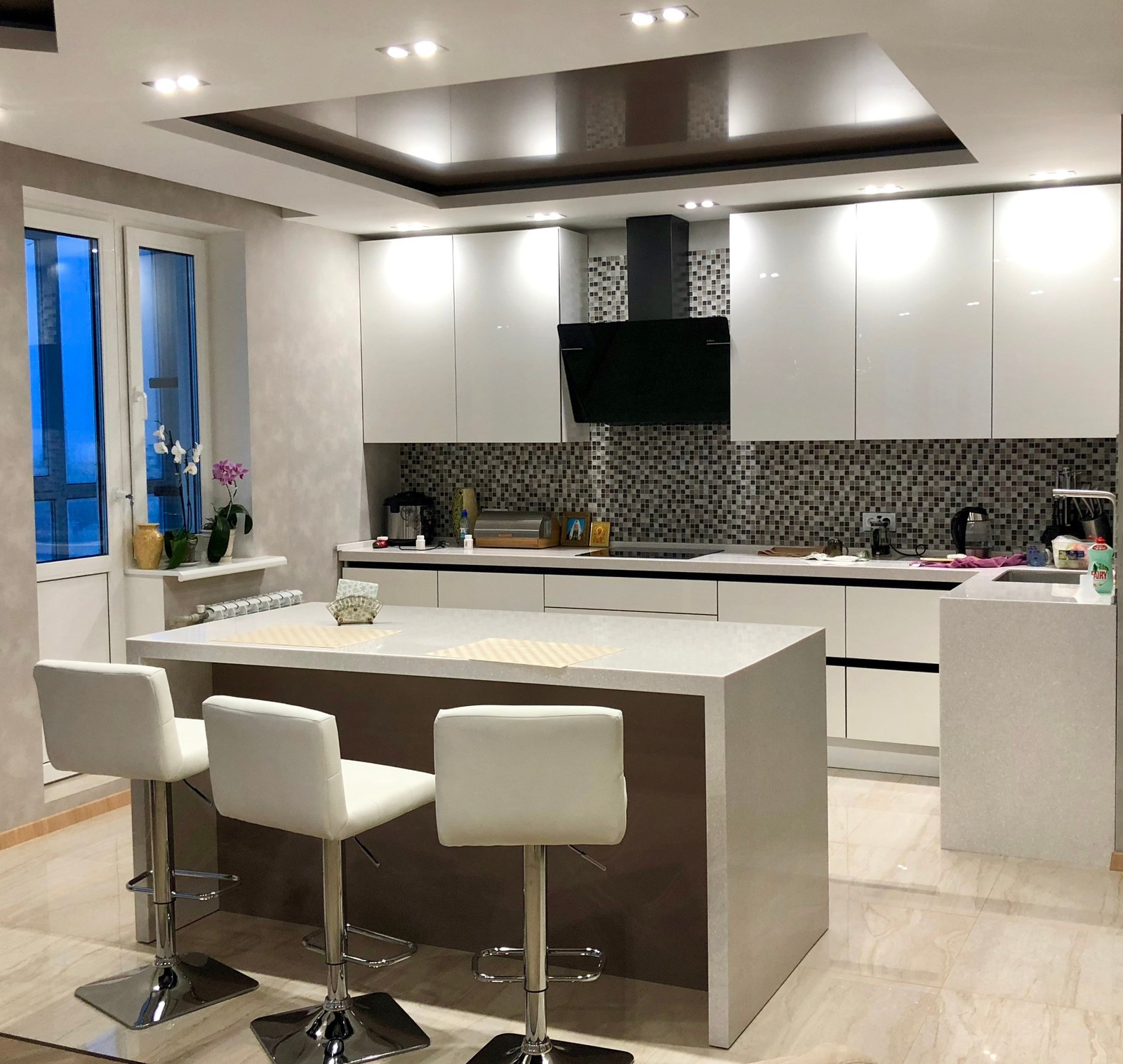 Красивые кухни по индивидуальному заказу по приемлемым ценам.