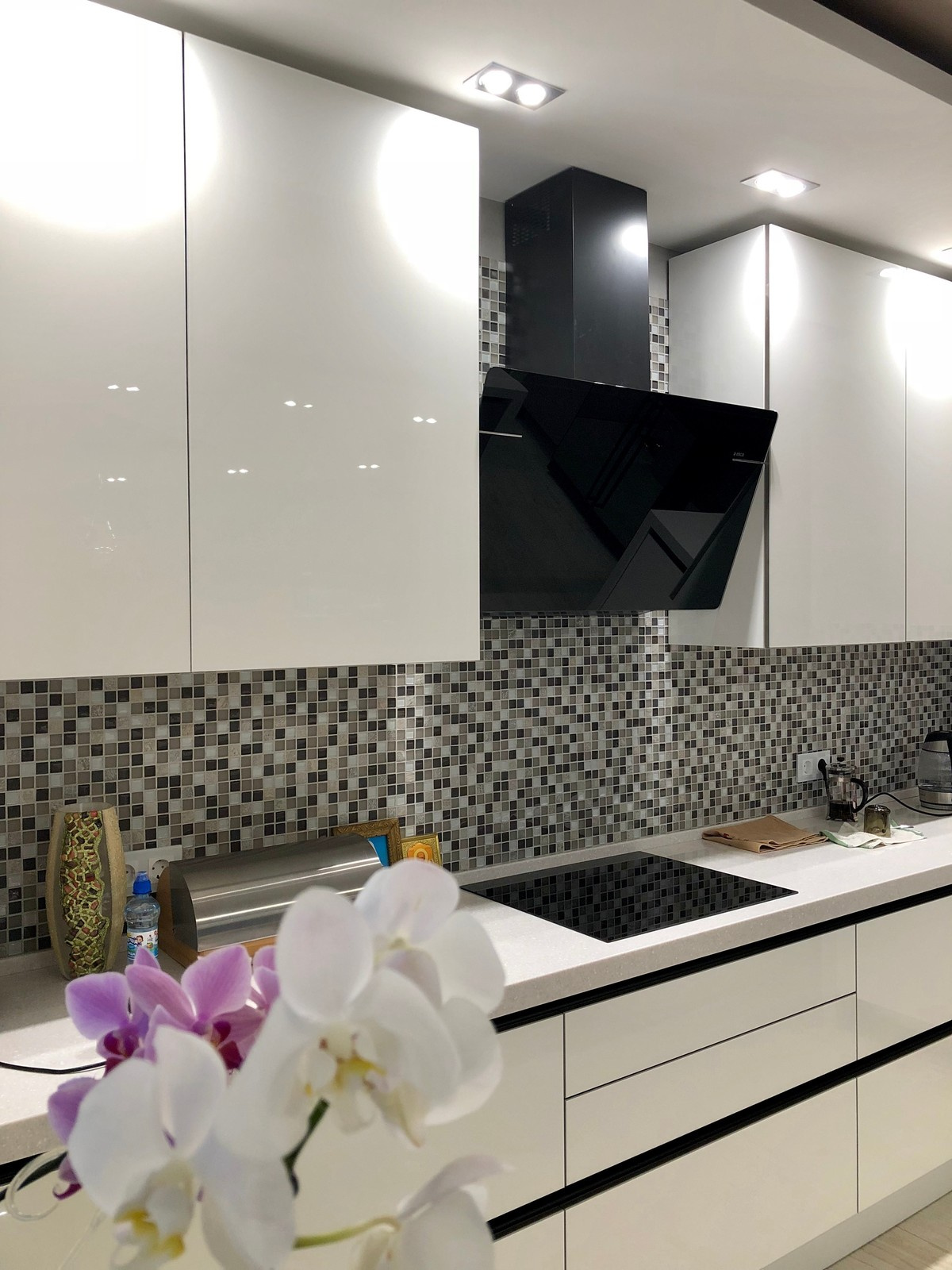 Красивые кухни по индивидуальному заказу по приемлемым ценам.