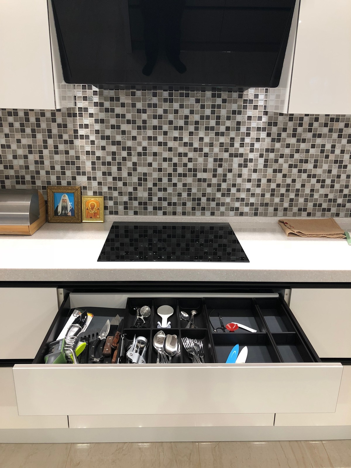 Красивые кухни по индивидуальному заказу по приемлемым ценам.