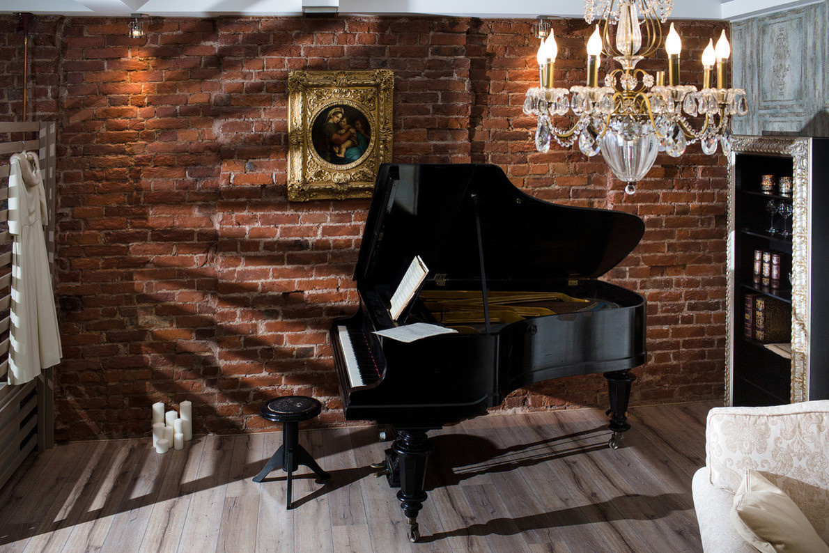 Чердак на Исаакиевской площади или квартира для одной девушки