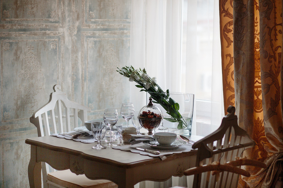 Чердак на Исаакиевской площади или квартира для одной девушки