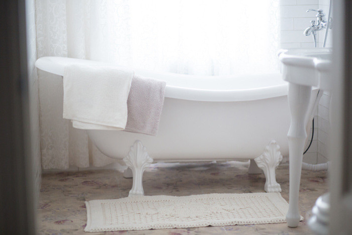 Чердак на Исаакиевской площади или квартира для одной девушки