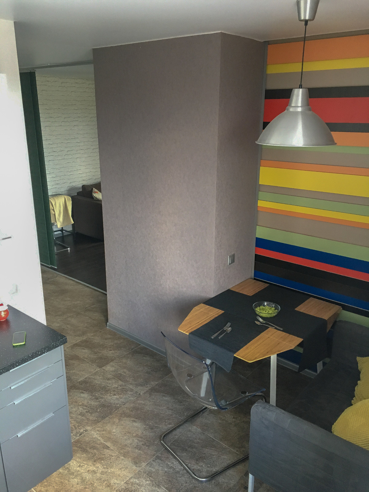 Квартира с двумя комнатами и одним окном