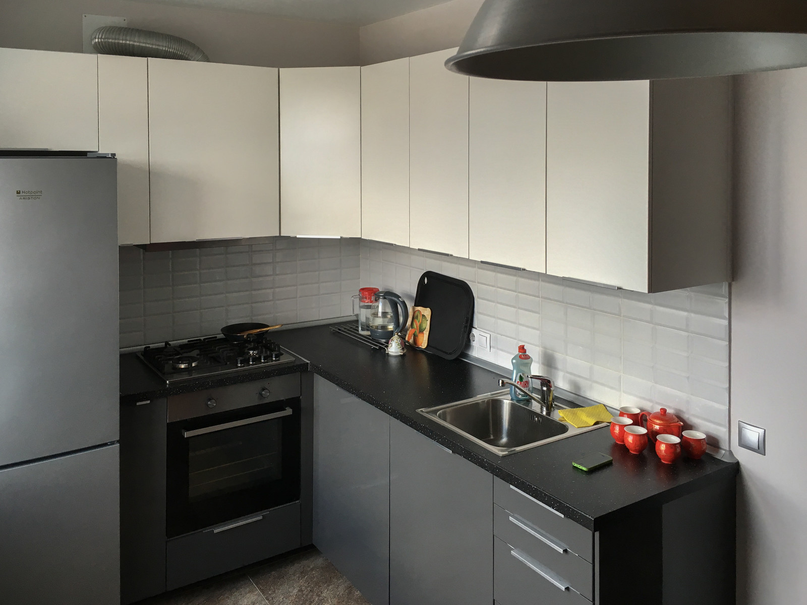 Квартира с двумя комнатами и одним окном