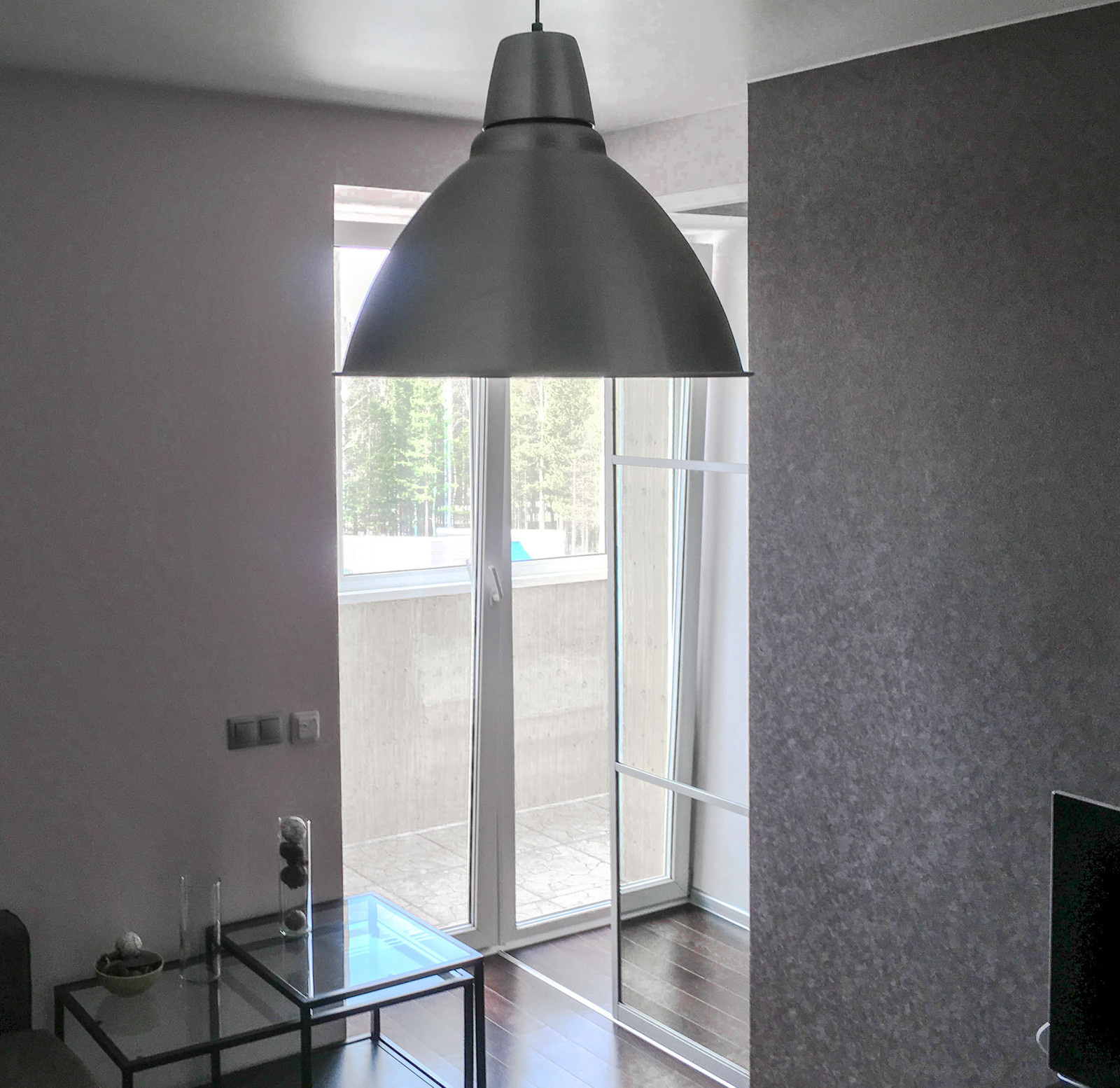 Квартира с двумя комнатами и одним окном